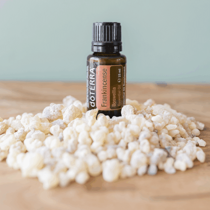 Waarom doTERRA Frankincense – De koning onder de oliën? Deze olie werkt rustgevend, helend en verdiepend, celvernieuwing en helpt je aarden én openen!